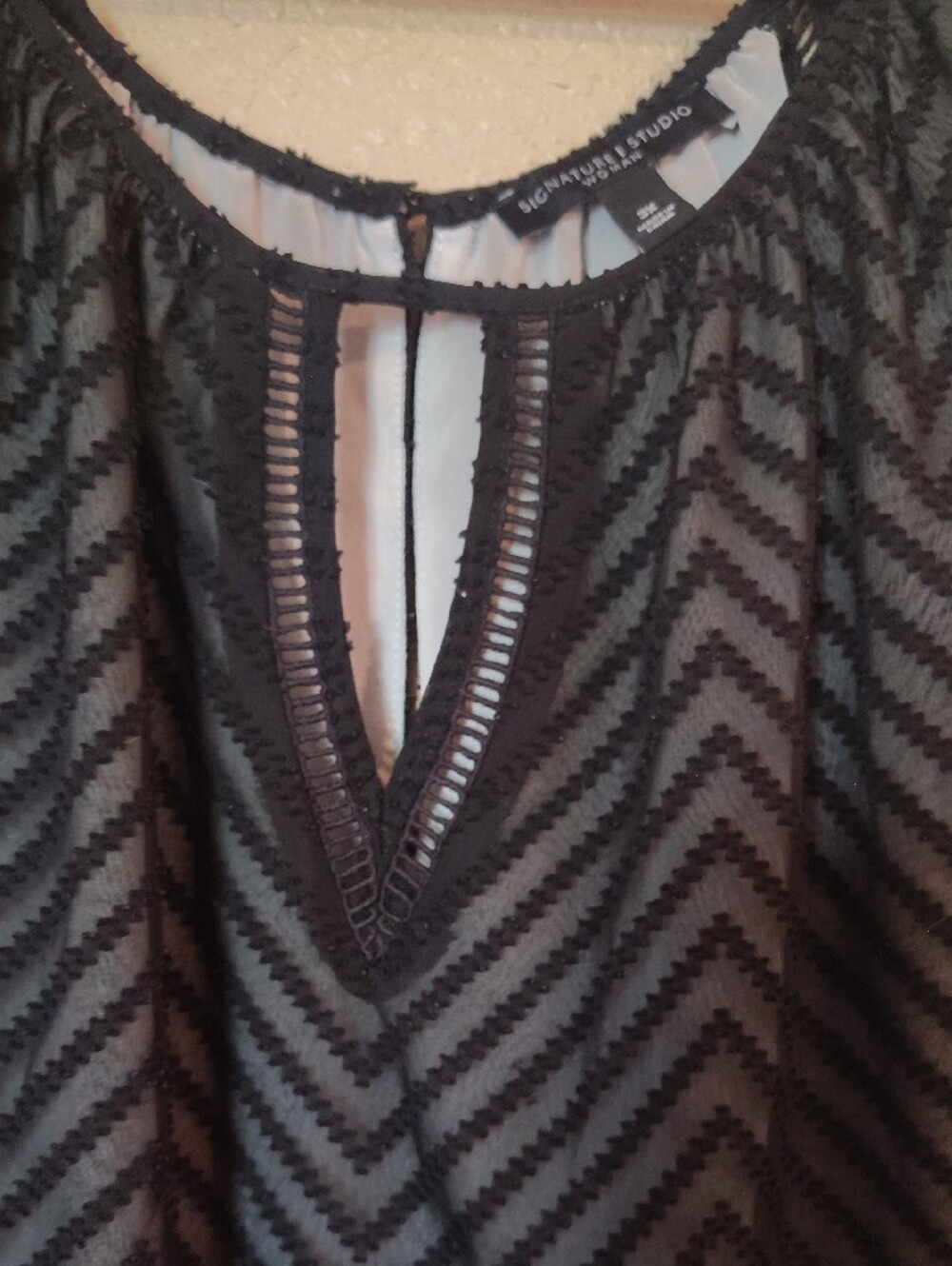 Signature Studio Black Chevron Sheer Keyhole Tunic - Picture 3 of 4